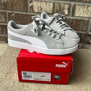 PUMA Vikky v2 SD Gray Sneakers BNIB sz 4 big kids